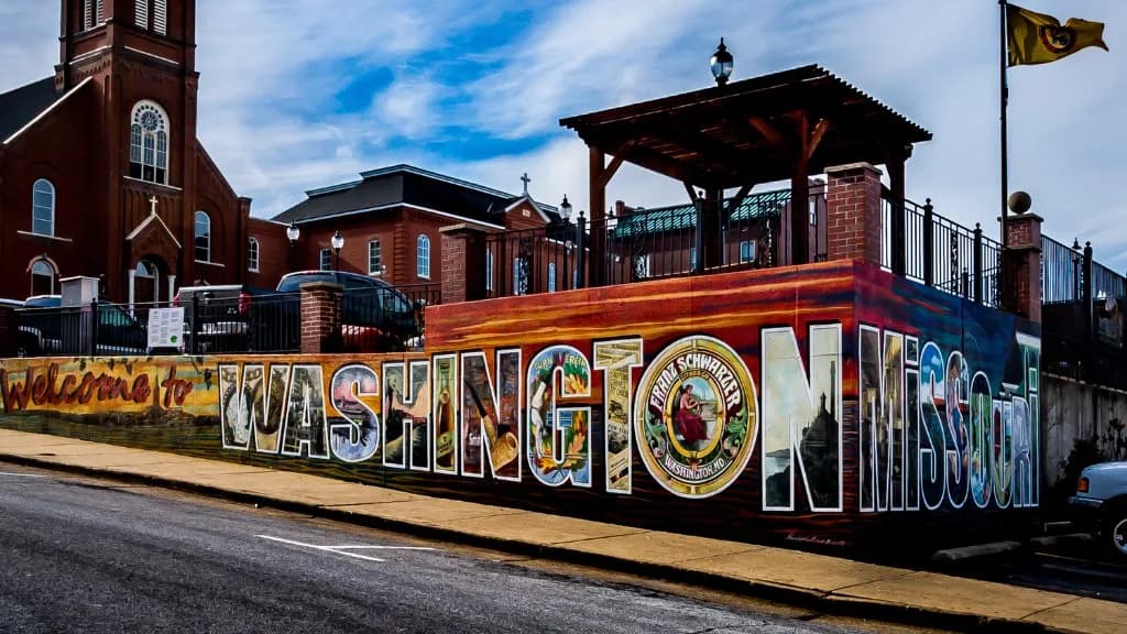 Welcome to Washington Missouri mural on Main Street with local landmark artwork